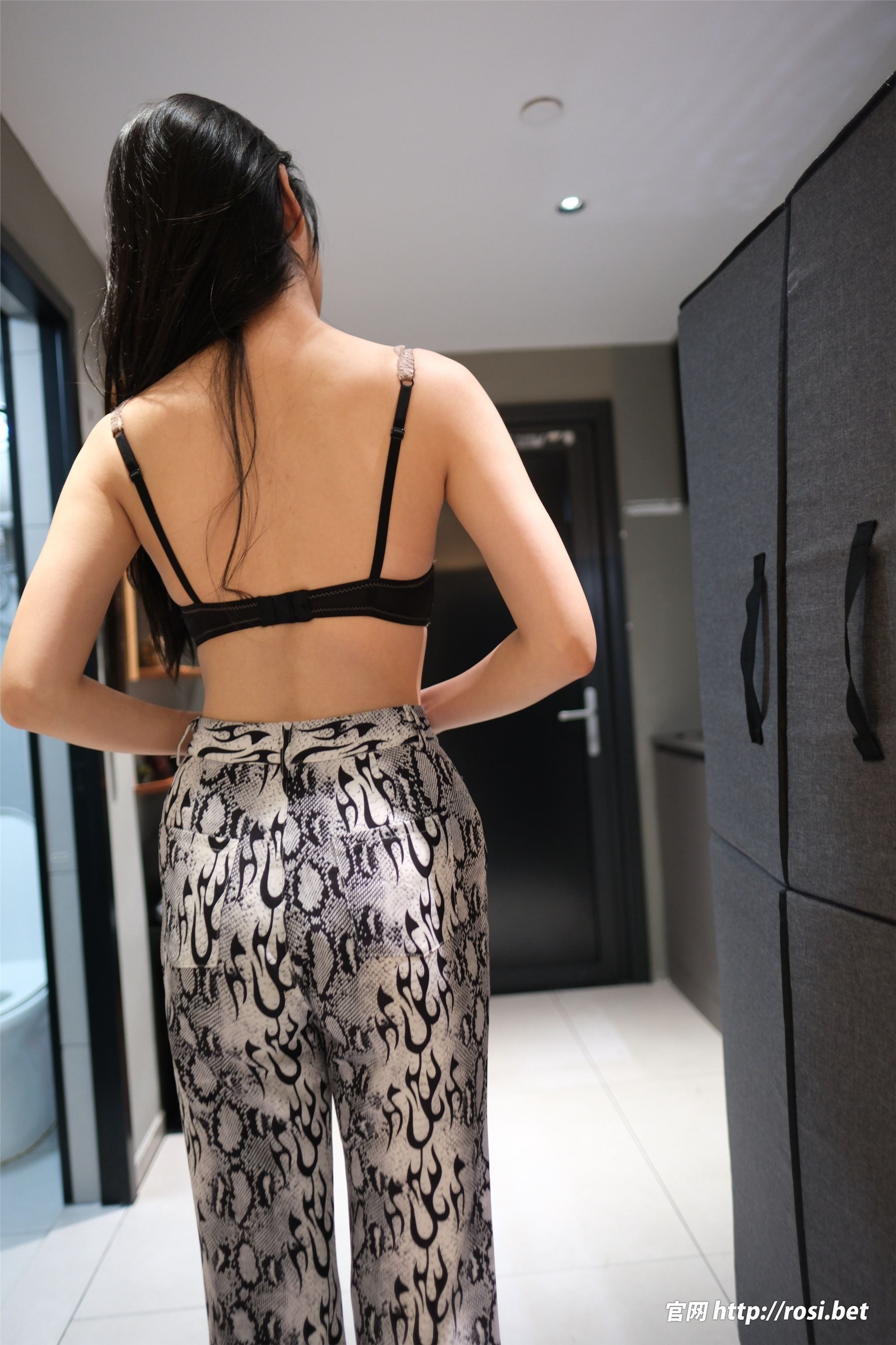 ROSI写真 2025.08.13 NO.5000